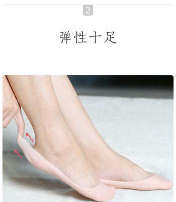 猫咪的咬袜癖解析——从脚后跟到行为原因（解析猫咪咬袜子的行为原因）