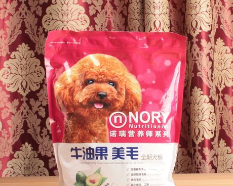 博美狗狗一天吃多少狗粮？博美犬的饮食标准是什么？