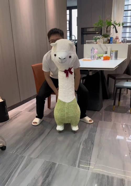 羊驼沙发万向轮的拆卸方法是什么？