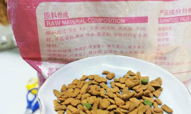 猫粮中出现血水是何原因？