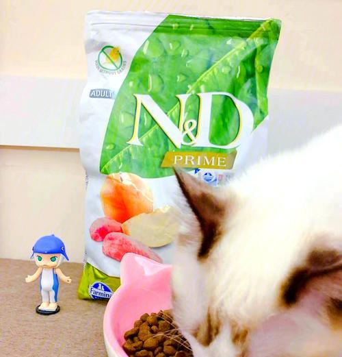 把猫条挤进猫粮里面会怎么样？这样做对猫有益吗？