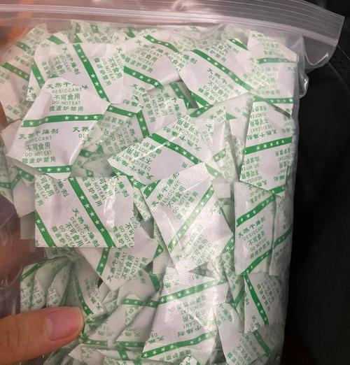 猫粮中添加干燥剂的方法是什么？干燥剂对猫粮有何作用？