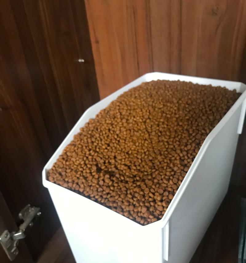 猫粮专用储存桶的使用方法图解？
