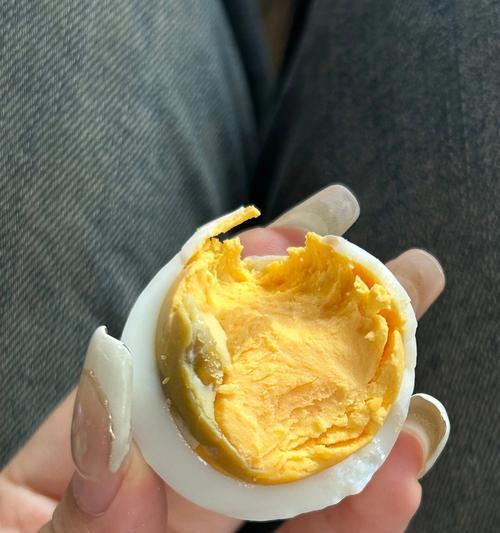 蛋黄与猫粮搭配的利弊？如何正确喂食蛋黄？