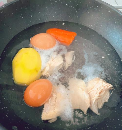 如何制作颗粒状的自制猫粮？需要哪些材料？