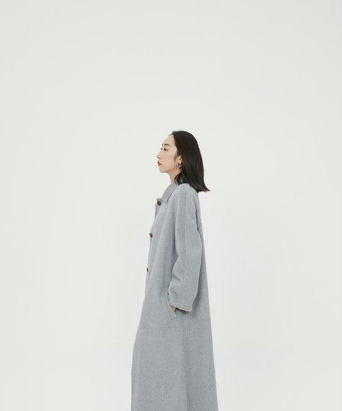 浅驼色羊驼外套如何搭配服装？