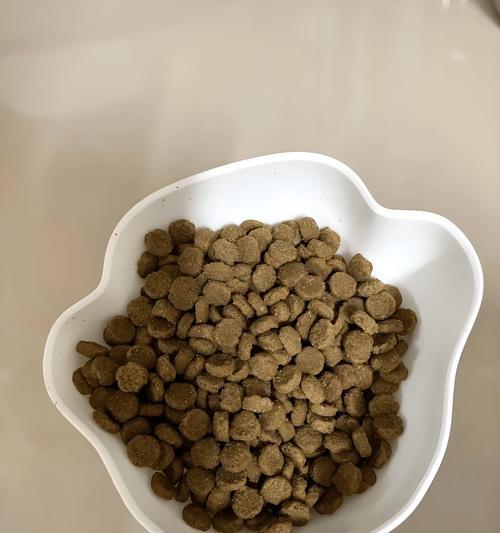 2个月大的宠物狗可以吃狗粮吗(了解狗粮对宠物狗健康的影响) 2个月大的宠物狗可以吃狗粮吗(了解狗粮对宠物狗健康的影响)